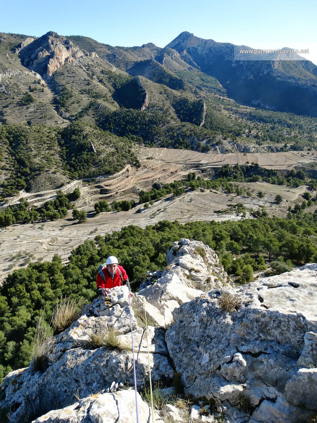 Alberto escala por la cresta