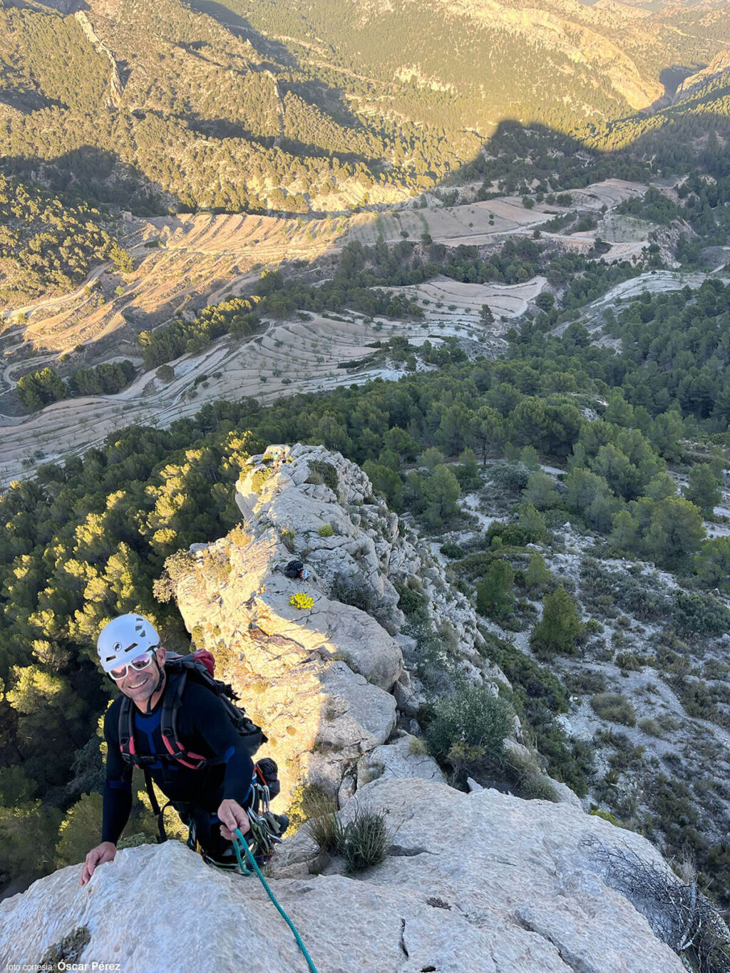 Javi escalando la cresta