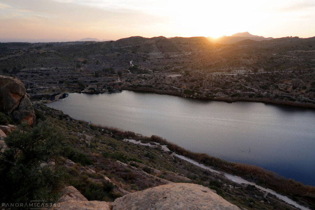 Puesta de sol en el Pantano de Elche