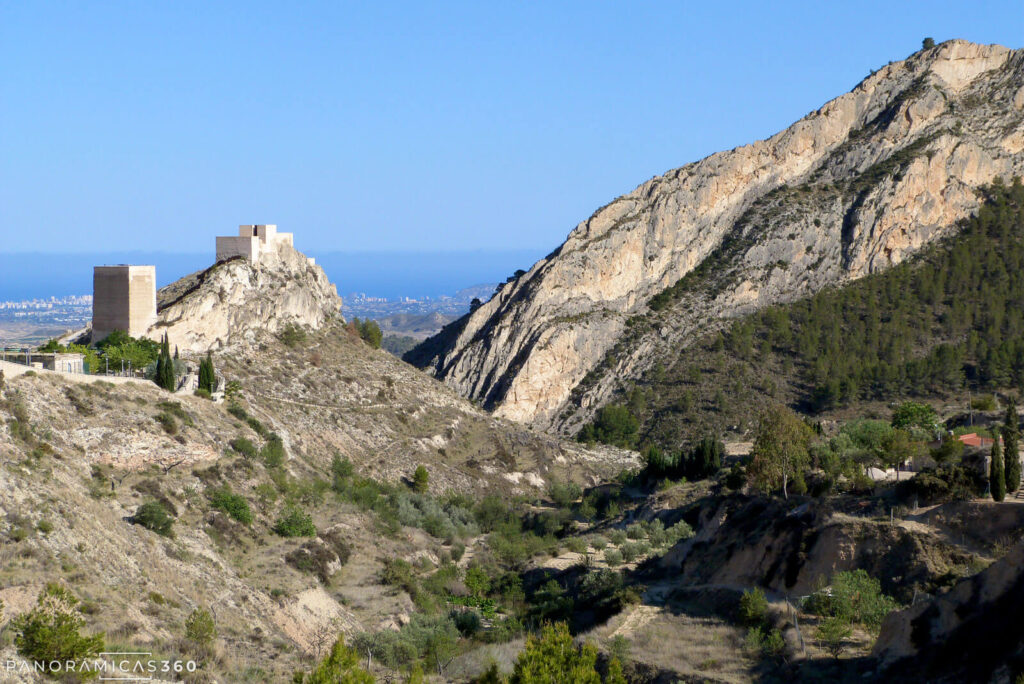 Castillo de Xixona y barranc de la Font