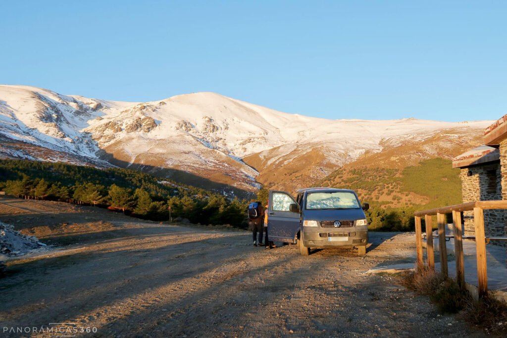 La furgo junto al refugio de Postero Alto