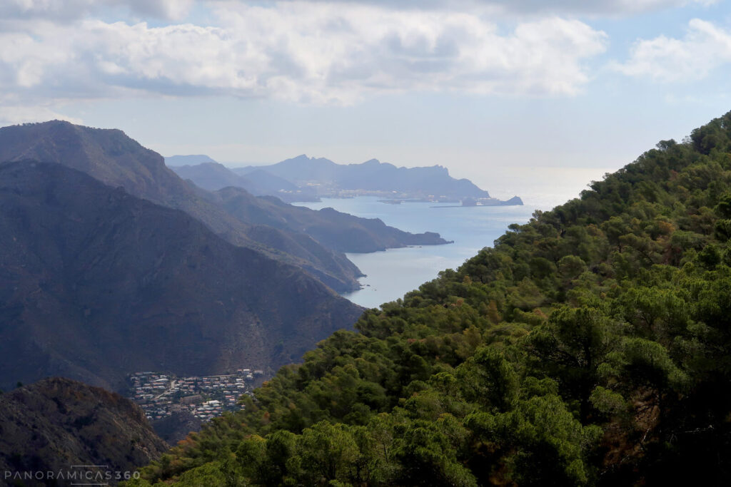 Vistas del camping El Portús y Cartagena al fondo