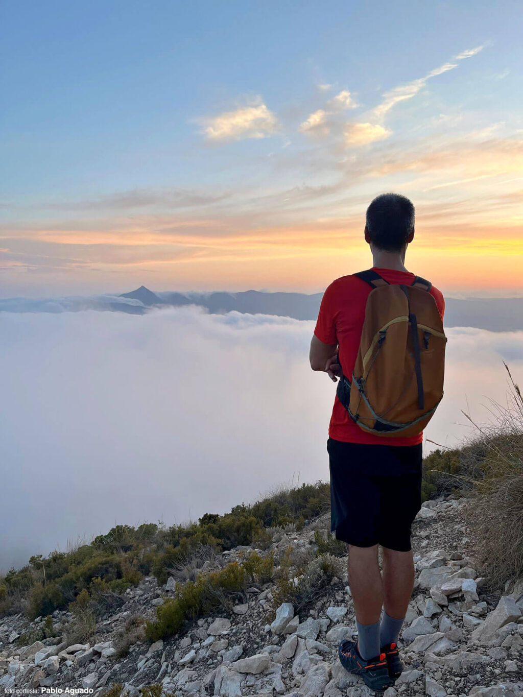 Observando el mar de nubes