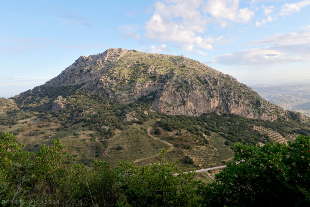 Peñón de Algámitas visto desde el Terril