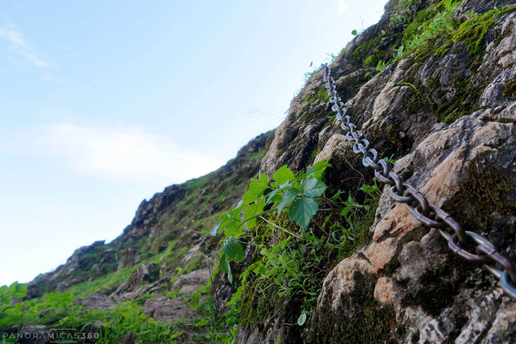 Cadenas de subida al Peñón de Algámitas